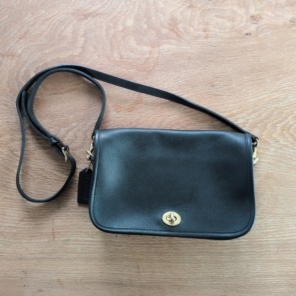 ✨ Vintage Coach Penny Pocket Purse In Black